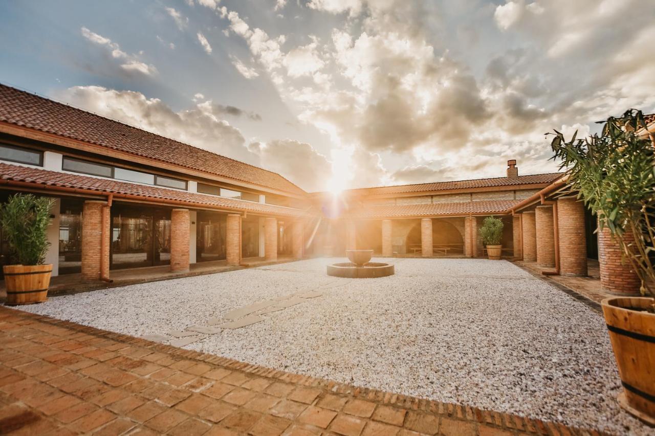 Chateau Mosmieri Hotel & Winery Telavi Buitenkant foto
