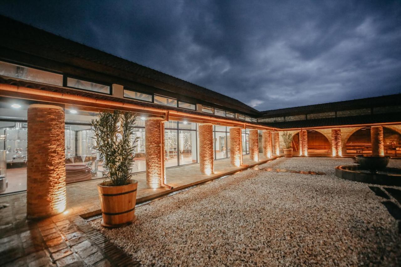 Chateau Mosmieri Hotel & Winery Telavi Buitenkant foto