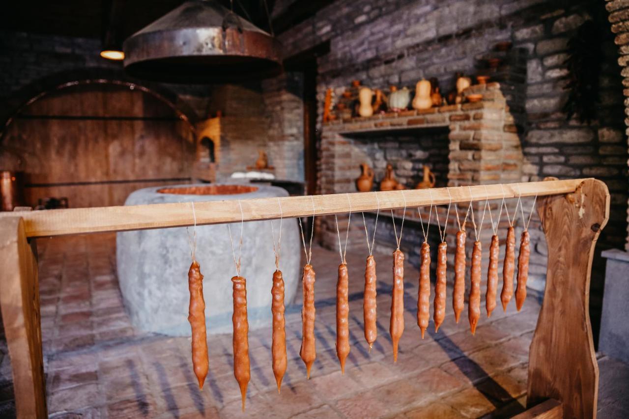 Chateau Mosmieri Hotel & Winery Telavi Buitenkant foto
